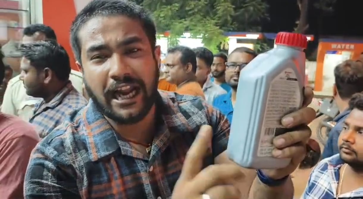 বেনাচিতির পাঁচমাথা মোড়ের পেট্রল পাম্পে হুলস্থুল