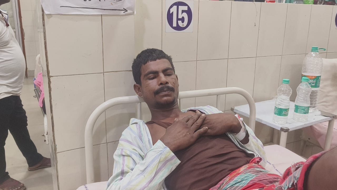 চাঞ্চল্যকর ঘটনা দুর্গাপুরে, পুলিশের বাড়িতে চুরি করতে গিয়ে গুলিবিদ্ধ চোর