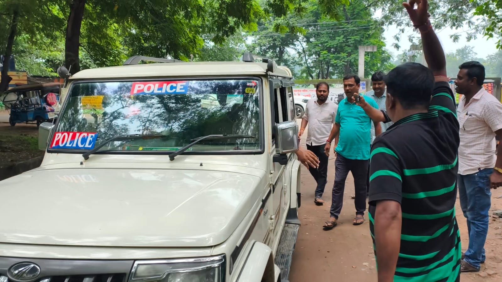 দুর্গাপুর আদালতে ব্যাপক চাঞ্চল্য, ‘জয় শ্রীরাম’ স্লোগান দিয়ে অভিযুক্তকে ঘিরে বিক্ষোভ