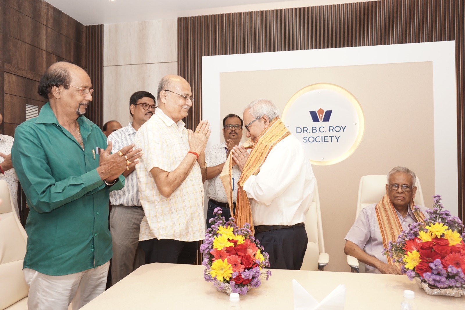 চিকিৎসক দিবসে দুই খ্যাতনামা চিকিৎসককে সংবর্ধনা দিল বিসিআরইসি