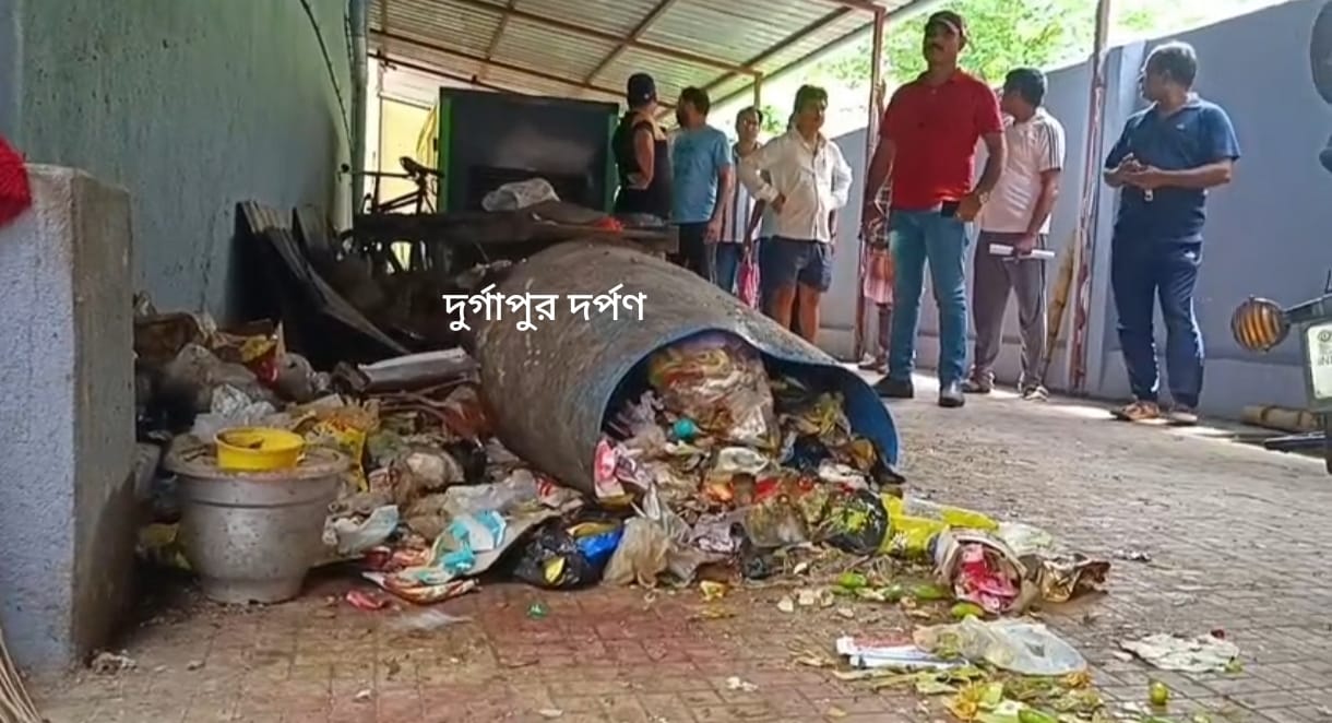 অন্ডালের নর্থ বাজারে লক্ষ লক্ষ টাকা দিয়ে ফ্ল্যাট কিনে বিপাকে পড়েছেন অনেকে