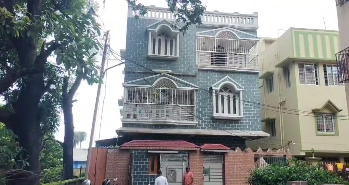 লুঠপাট সেরে চা খেয়ে তবে বাড়ি ছাড়ল দুষ্কৃতীরা! চরম আতঙ্ক আমবাগান এলাকায়