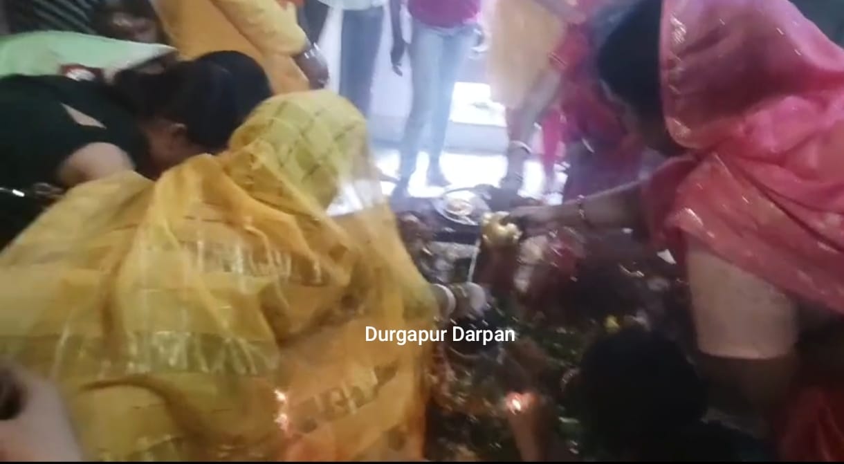 শ্রাবণের তৃতীয় সোমবারে ভক্তদের ঢল সেকেন্ডারি শিব মন্দিরে