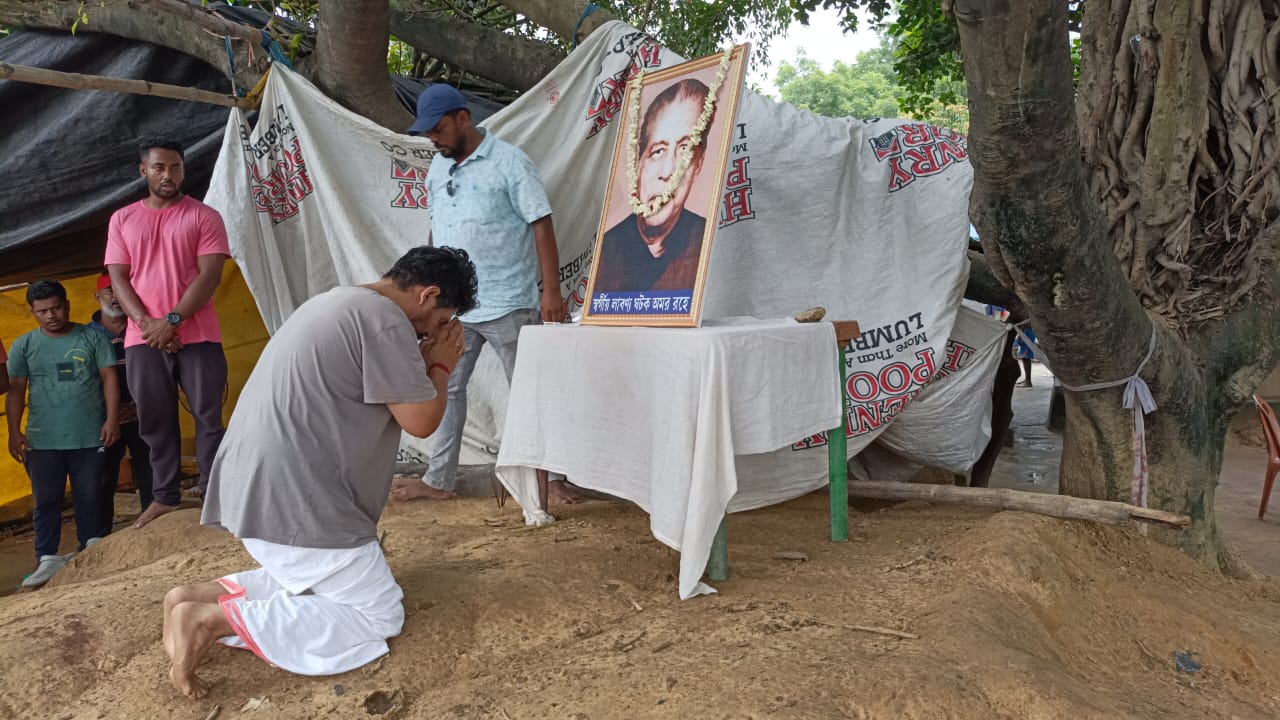 অনশন মঞ্চ থেকেই স্মরণ করা হল প্রয়াত শ্রমিক নেতা লাবণ্য ঘটককে