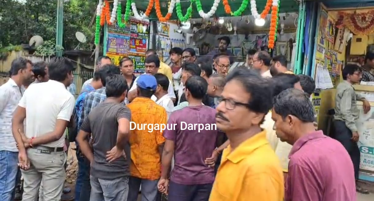 ডিএসপির উচ্ছেদ নোটিশে হকার্সদের ক্ষোভ