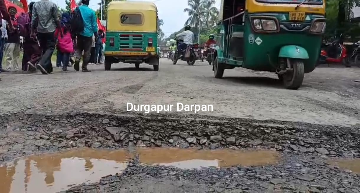 পুজোর আগে রাস্তা সারাই করতে হবে, না হলে…