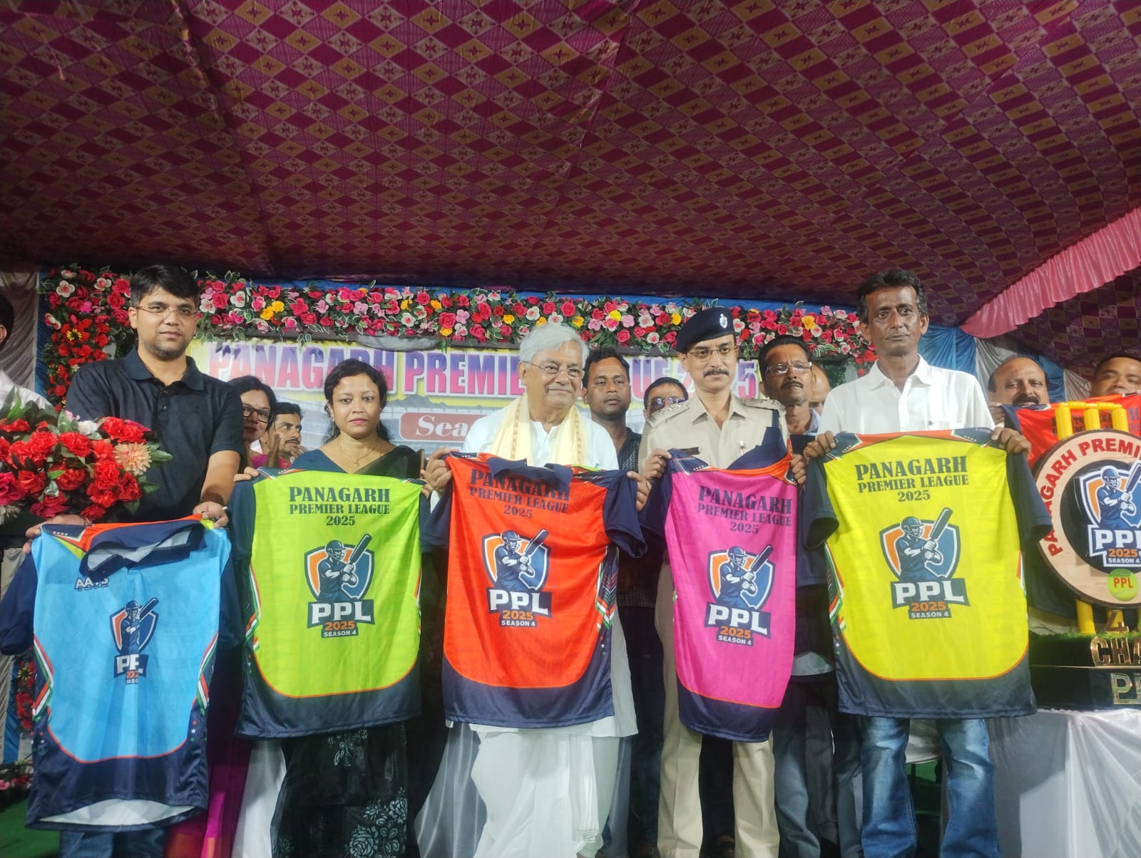 টানটান উত্তেজনার মধ্যে শেষ হল পানাগড় প্রিমিয়ার লিগের নিলাম
