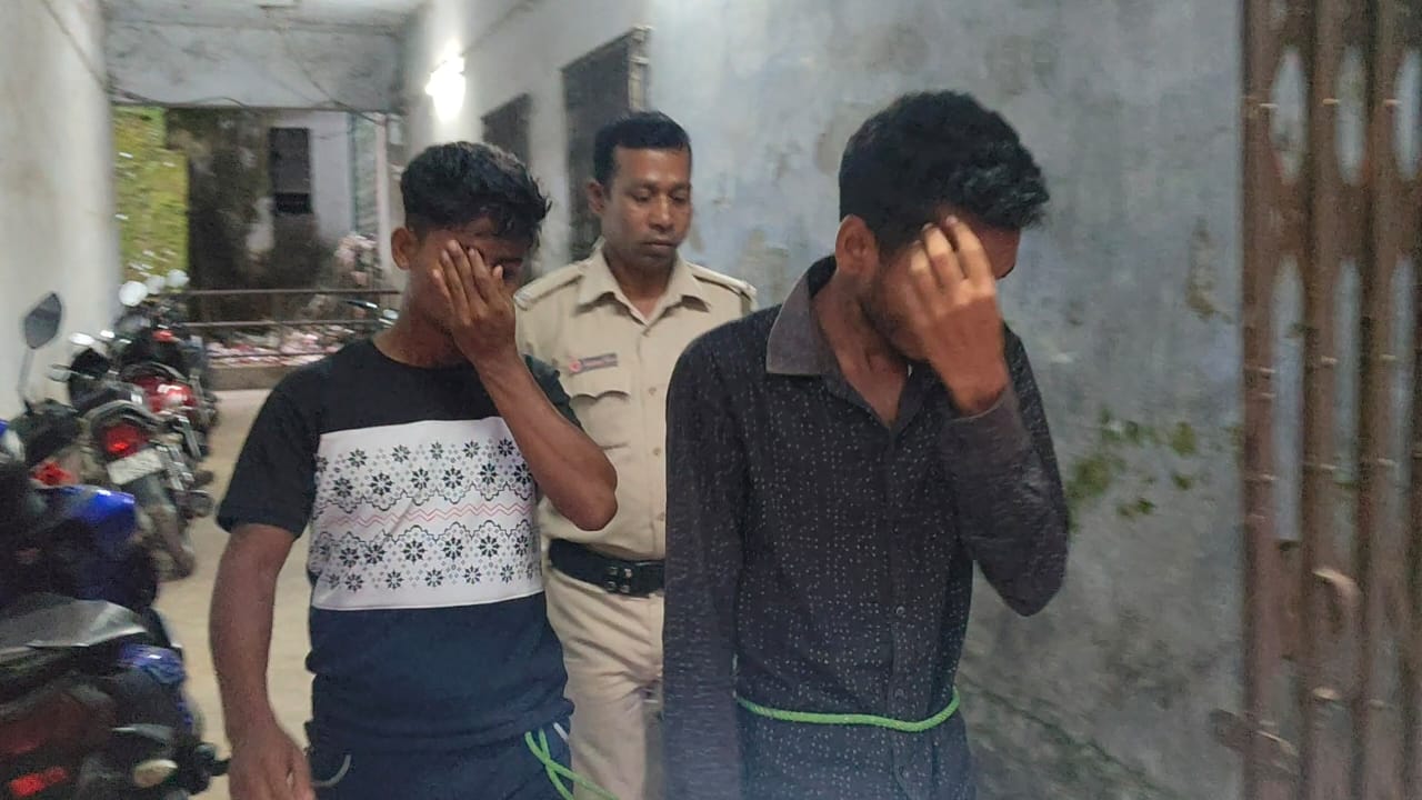 প্রাচীন মুদ্রার নামে লক্ষ লক্ষ টাকার প্রতারণা, অন্ডাল থানার পুলিশের জালে ধৃত ২