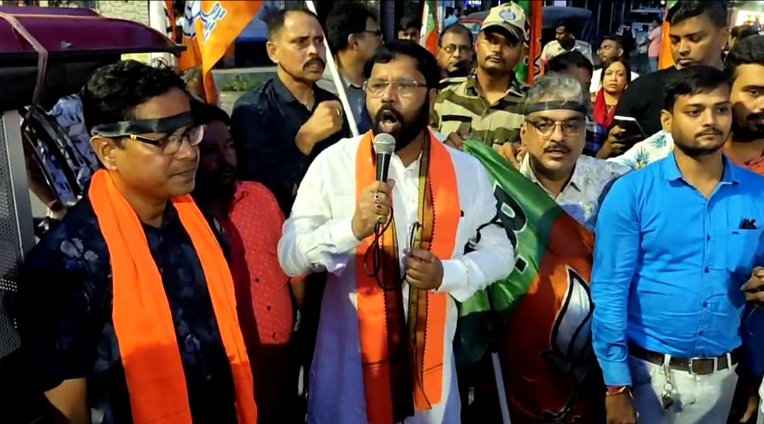 দুর্গাপুরে বিজেপির পথ অবরোধ, রাষ্ট্রপতি শাসনের দাবি বিধায়কের