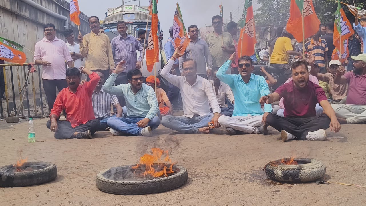 বিজেপির অবরোধে যানজট, পুলিশের সঙ্গে ধস্তাধস্তি, উত্তপ্ত দুর্গাপুর