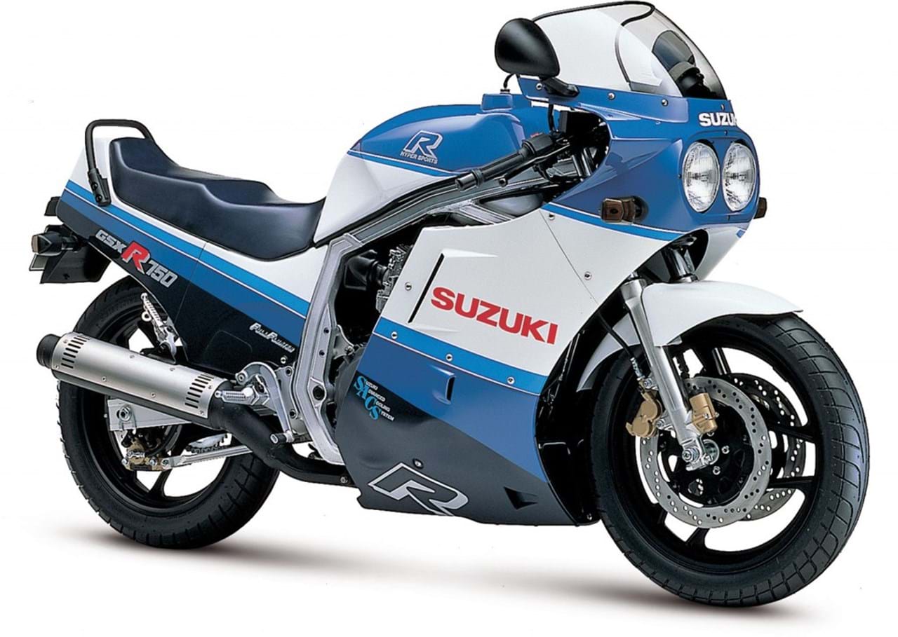 バイク SUZUKI The 1987 Suzuki GSX-R1100 and the 1988 Kawasaki ZX-10 were both