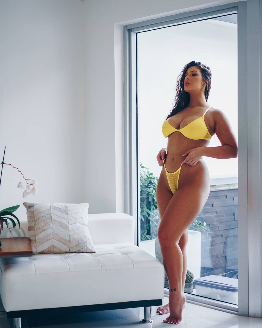 Zoë Renea @thezoerenea x @mp1350.