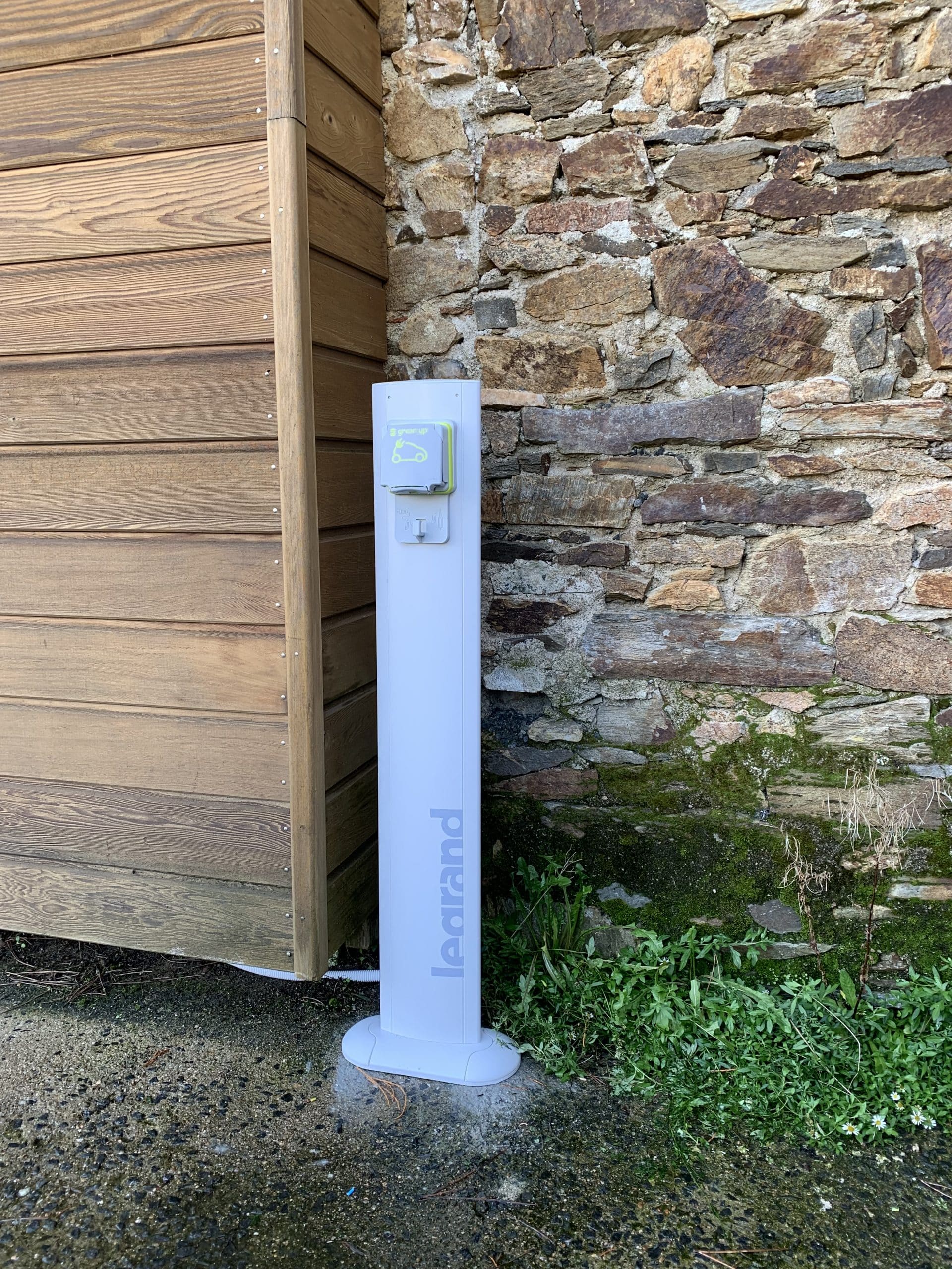 Installation d'une prise de recharge à Nantes