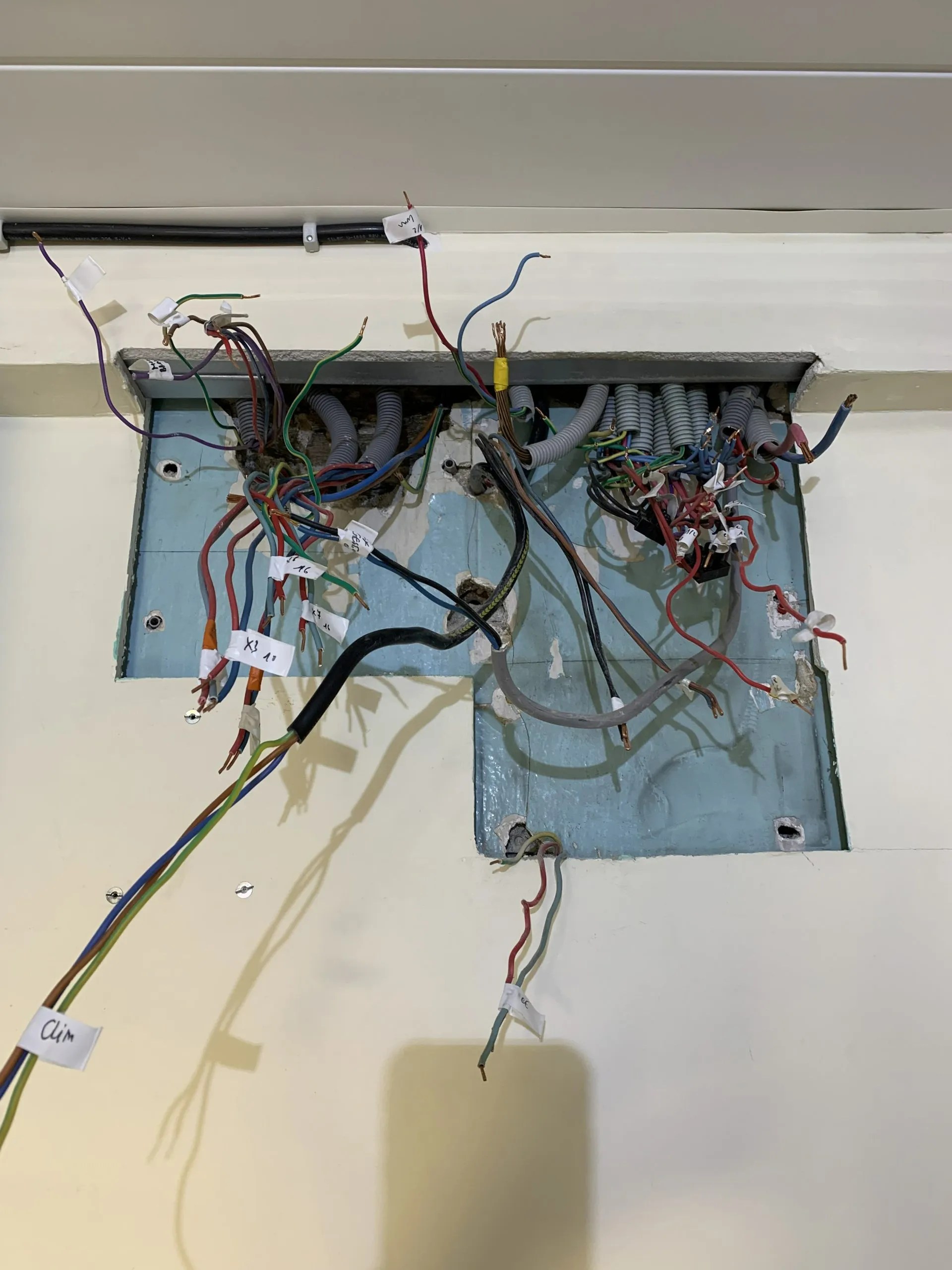 Tableau électrique à Nantes ouvert