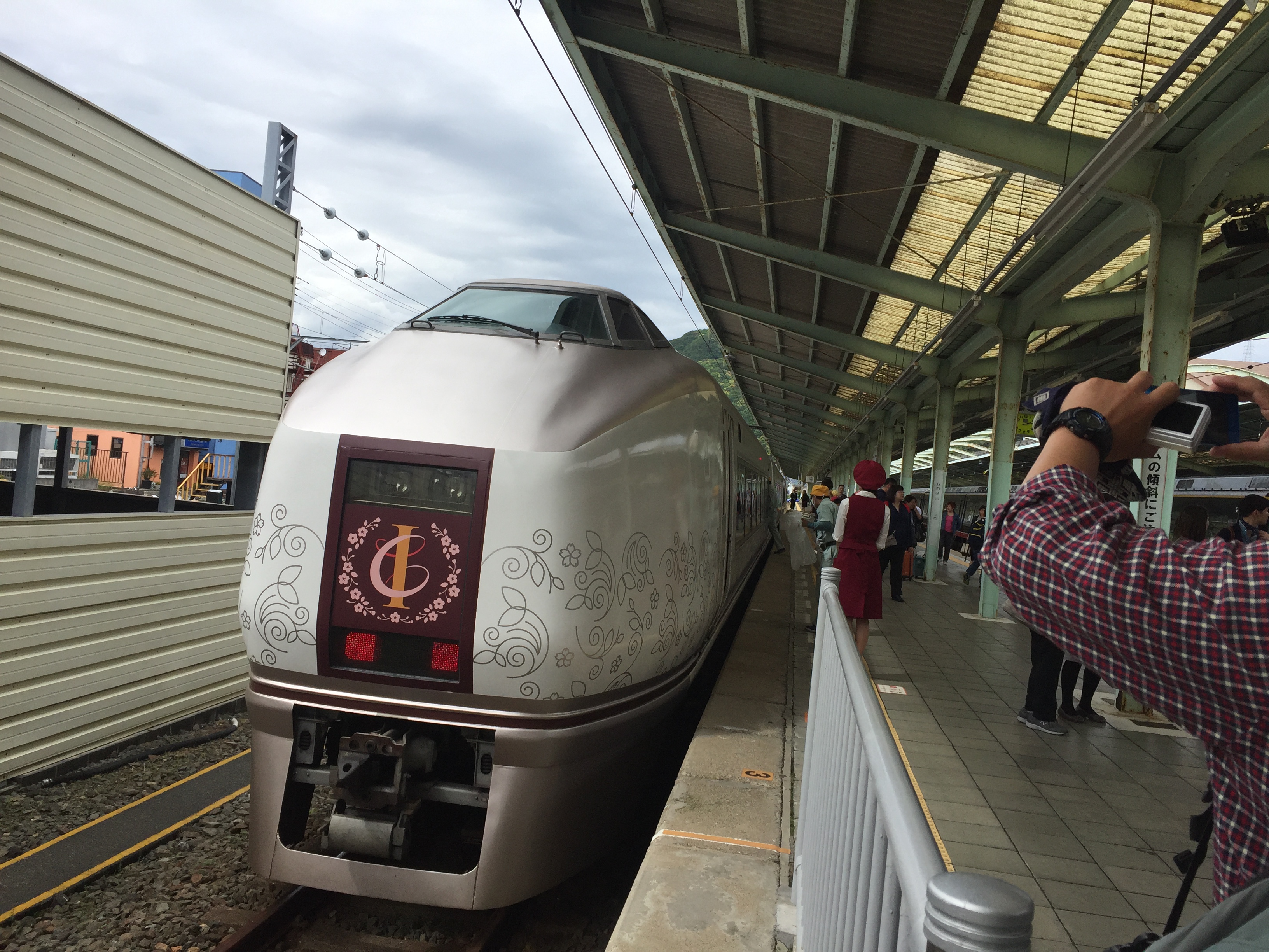 下田駅の伊豆クレイル