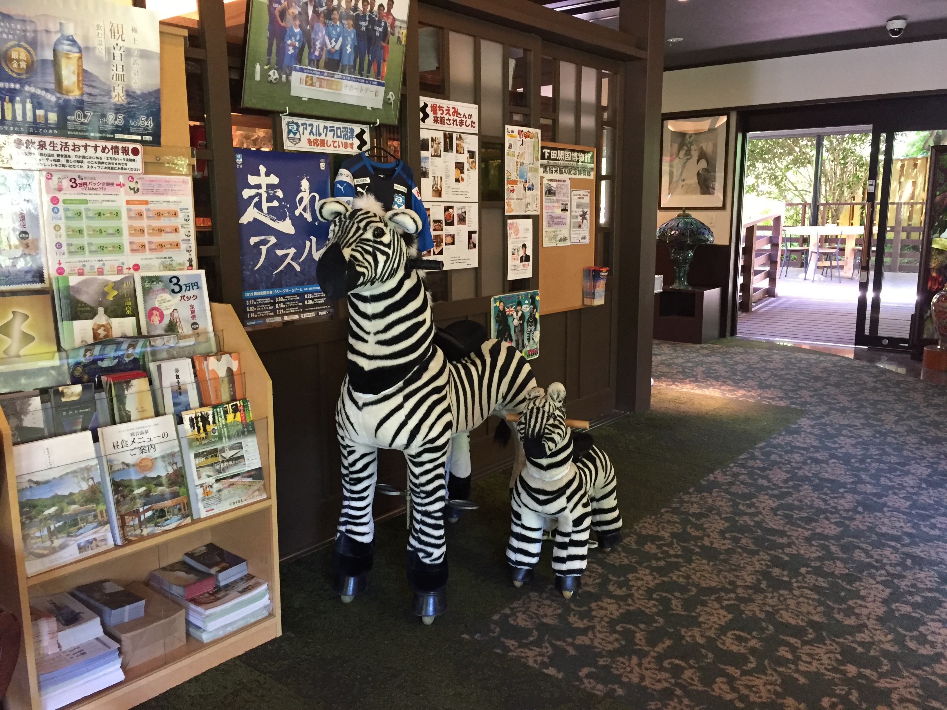 観音温泉本館玄関