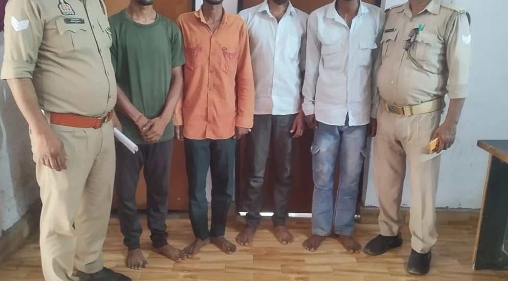 घर में घुसकर मारपीट करने के मामले में वांछित अभियुक्तों को पुलिस ने किया गिरफ्तार