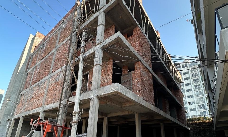 अवैध निर्माण व प्लॉटिंग पर एमडीडीए का शिकंजा, कई स्थानों पर सीलिंग व ध्वस्तीकरण की कार्रवाई