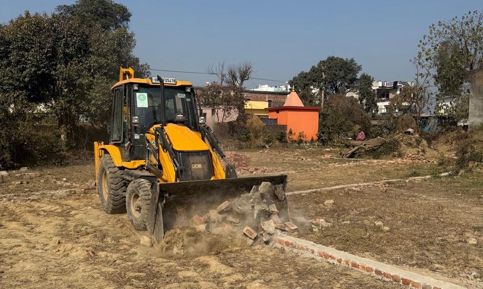 एमडीडीए की अवैध निर्माण व प्लॉटिंग पर सख्त कार्रवाई लगातार जारी, हरभजवाला और मेहुवाला माफी क्षेत्र में अवैध प्लॉटिंग ध्वस्त