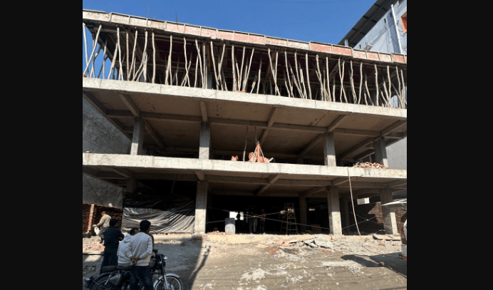 प्राधिकरण क्षेत्रान्तर्गत विभिन्न क्षेत्रों में अवैध बहुमंजिला निर्माणों पर प्राधिकरण की सख़्त कार्रवाई