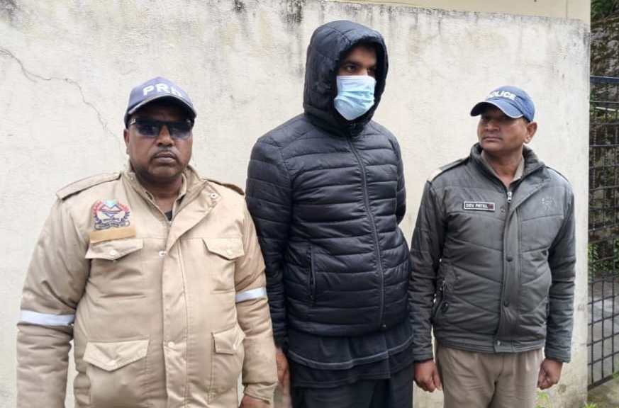 केदारनाथ में VIP दर्शन के नाम पर ठगी, खुद को IRCTC एजेंट बताने वाला आरोपी गिरफ्तार