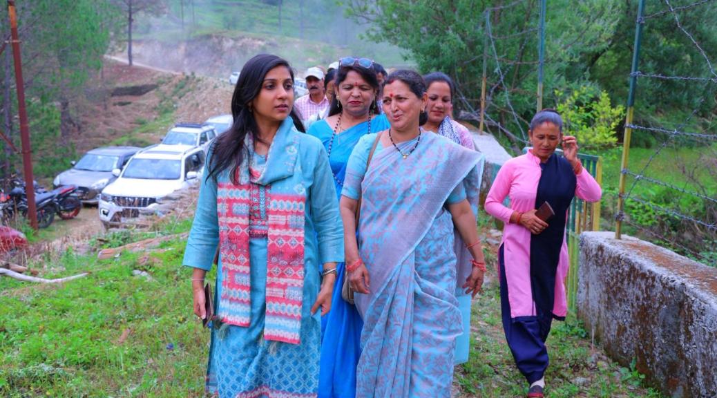 दूरस्थ गांवों तक पहुंचीं जिलाधिकारी, अस्पताल, बाजार और चौपालों में पहुंचकर जानी लोगों की समस्याएं