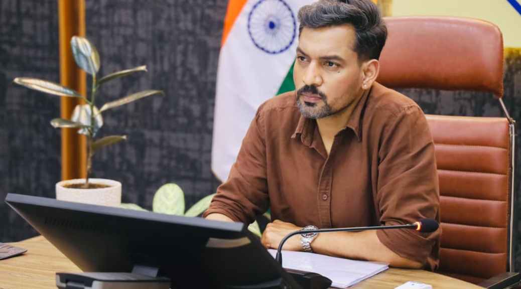 जिला चिकित्सालय के घटते राजस्व के कारणों की जांच कर विस्तृत रिपोर्ट प्रस्तुत करने के डीएम  ने दिए निर्देश