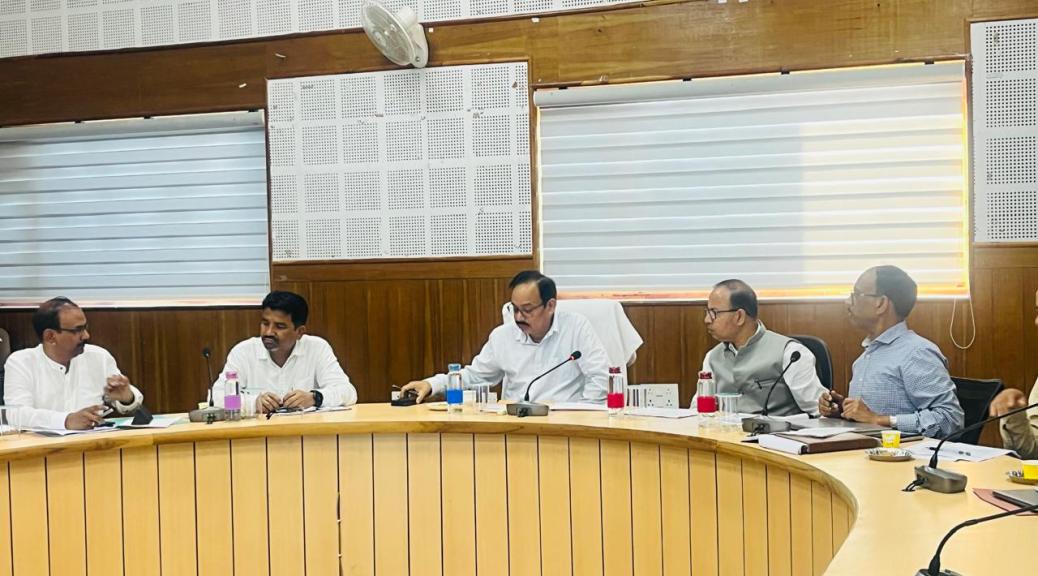 25 सूत्रीय कार्यक्रम के लक्ष्यों को समयबद्ध ढंग से पूरा करें अधिकारी : मुख्य विकास अधिकारी