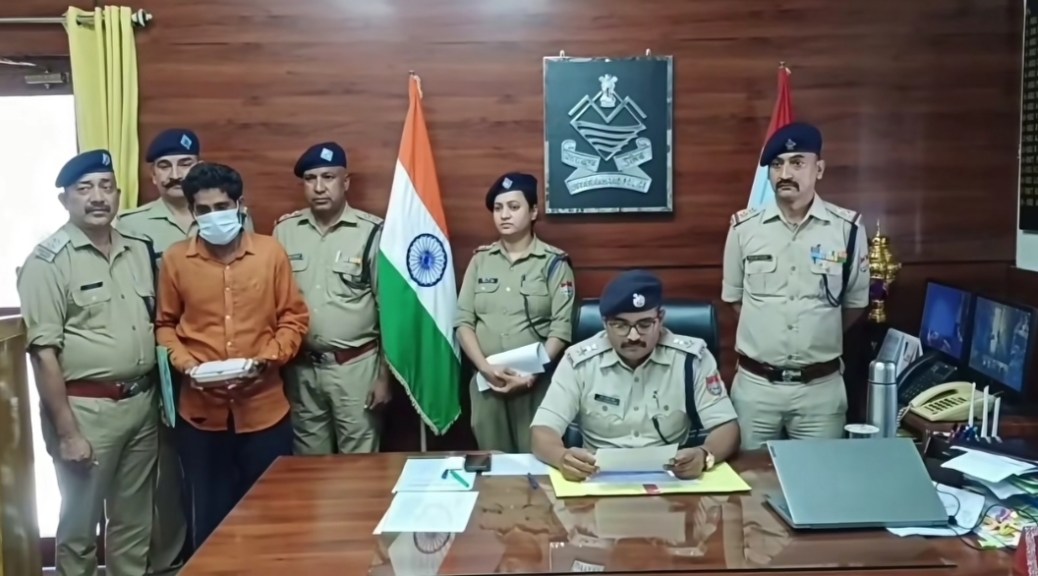 पिथौरागढ़ में कारपेंटर ने घर की अलमारी तोड़कर उड़ाए 12 लाख के जेवर, गिरफ्तार