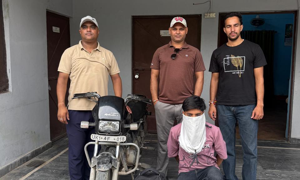 ऋषिकेश में अवैध शराब के खिलाफ आबकारी विभाग की बड़ी कार्रवाई, तीन गिरफ्तार