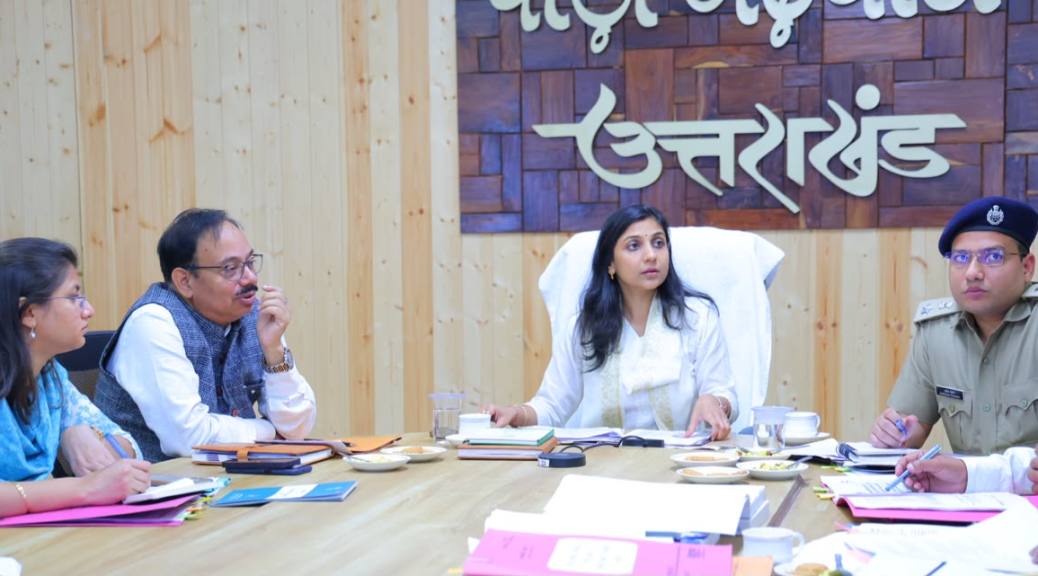 विधानसभा चुनाव-2027 की प्रारंभिक तैयारियों की समीक्षा, चिन्हित मतदान केंद्रों पर आश्वस्त सुविधाएं सुनिश्चित करने को कहा