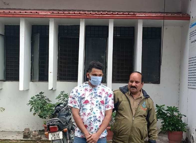 देहरादून: पीजी के कमरे से मोबाइल चोरी करने का आरोपी गिरफ्तार, फोन बरामद