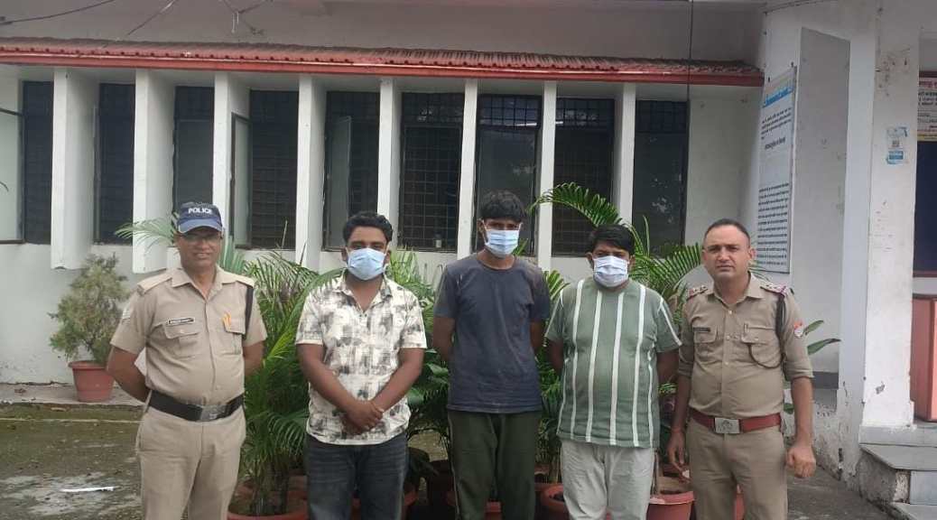 देहरादून में सड़क पर हुड़दंग करना पड़ा भारी, पुलिस ने तीन लोगों को हिरासत में लिया