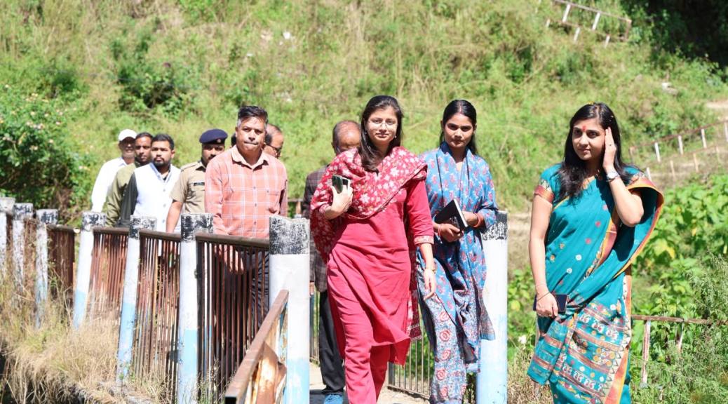 ल्वाली से घीड़ी तक क्षेत्र भ्रमण पर निकली जिलाधिकारी, विकास कार्यों और व्यवस्थाओं का लिया जायजा
