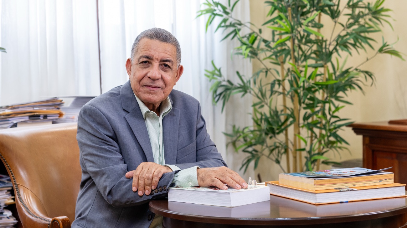 Gobierno acelera preparativos del año escolar y amplía acceso a formación tecnológica