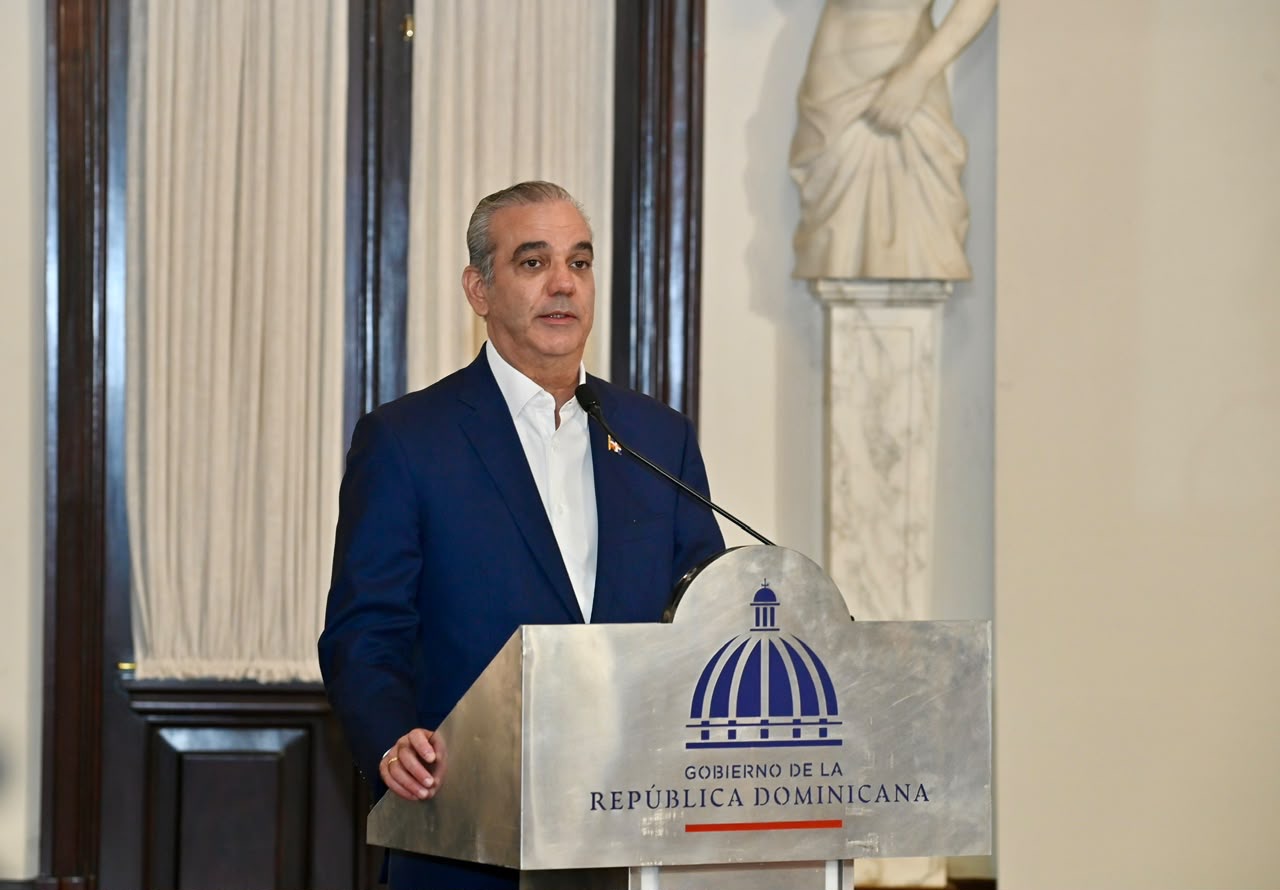 Abinader anuncia patente para el software de EFICOMPRAS y resalta avances en compras públicas