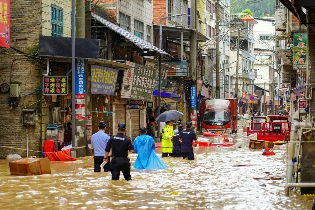 Más de 120,000 evacuados por fuertes lluvias en el centro de China