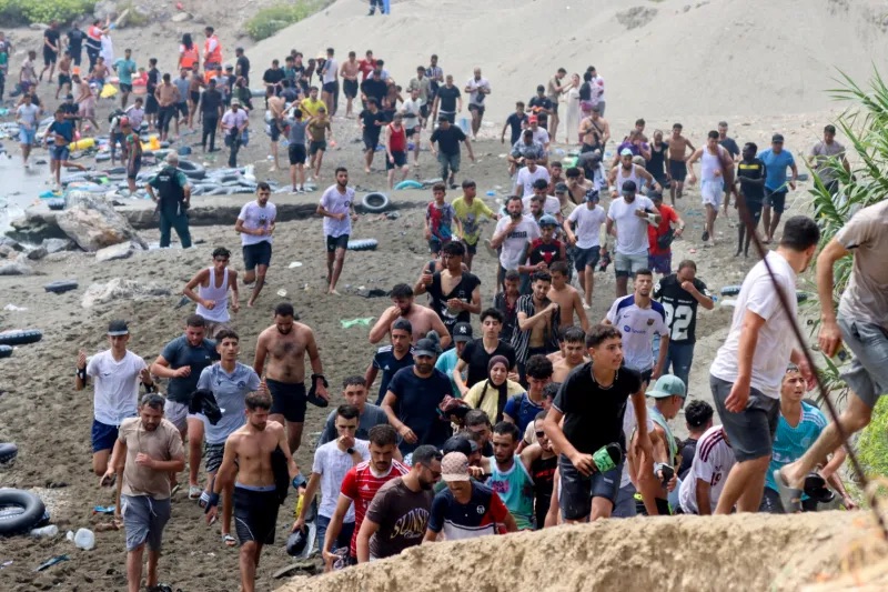 Gobierno español asegura que han vuelto 70,000 de las 72,000 personas que llegaron a Ceuta