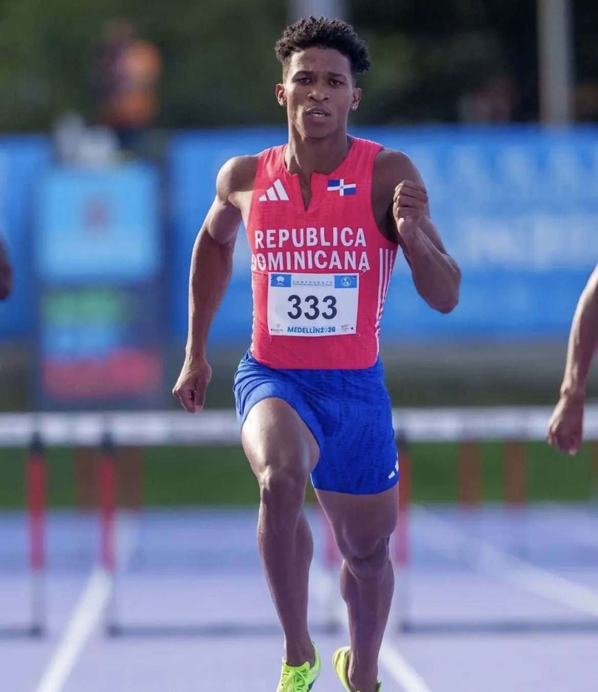 Yeral Núñez conquista el oro en los 400 metros con vallas y hace vibrar a República Dominicana en Santo Domingo 2026