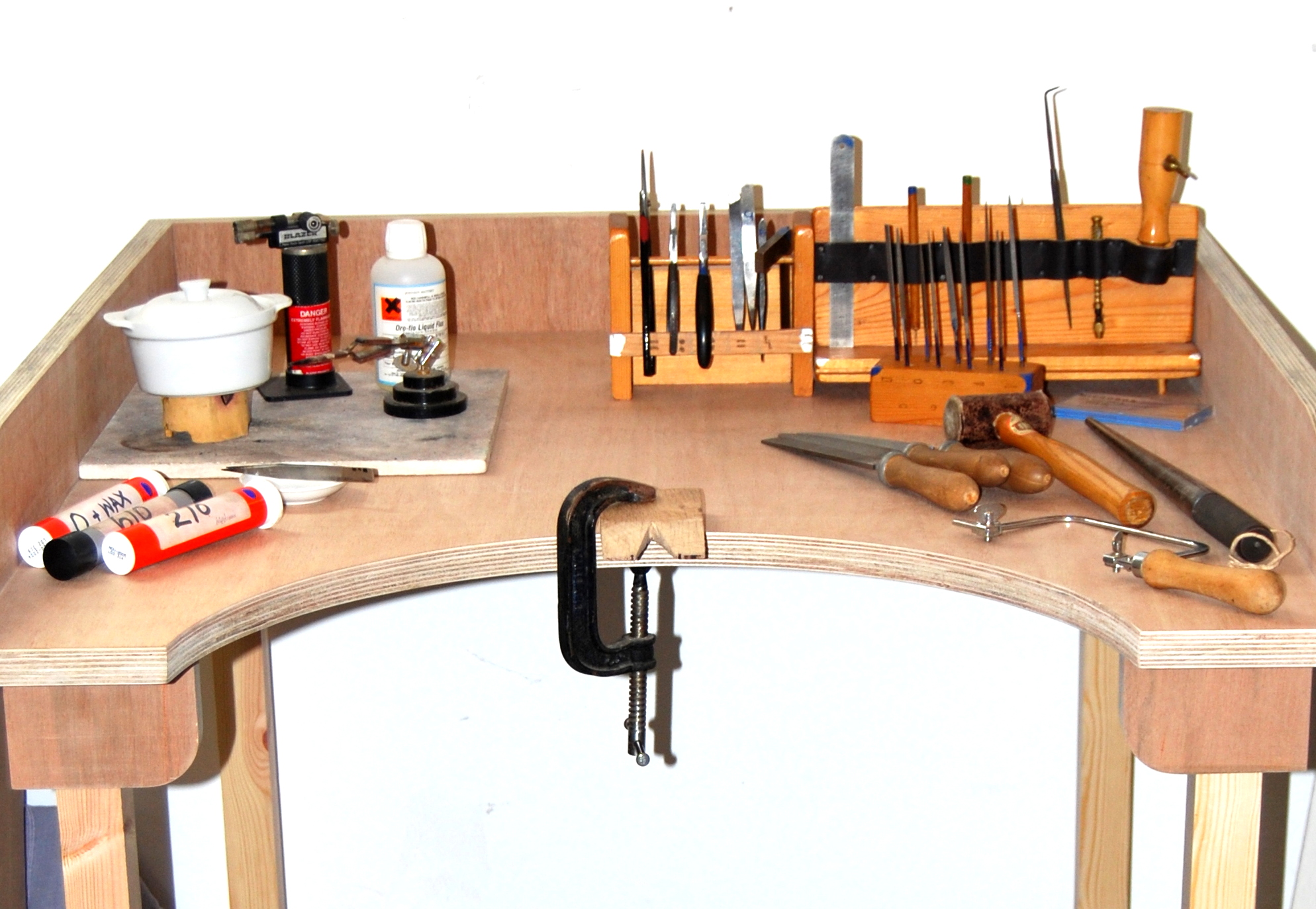 43+ Inspirational Jewellers Bench Plans - My jeweler bench | Jewelers workbench, Workbench, Woodworking / Jeweler's workbenches sit higher than regular workbenches.