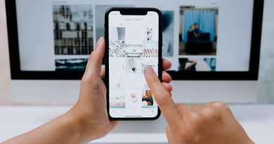 person using a smartphone and making money with App Testing