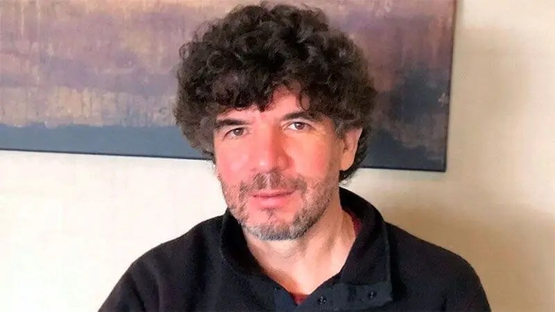 Countdown to know if Julio Navarro is the first from Santiago to win the Nobel Prize