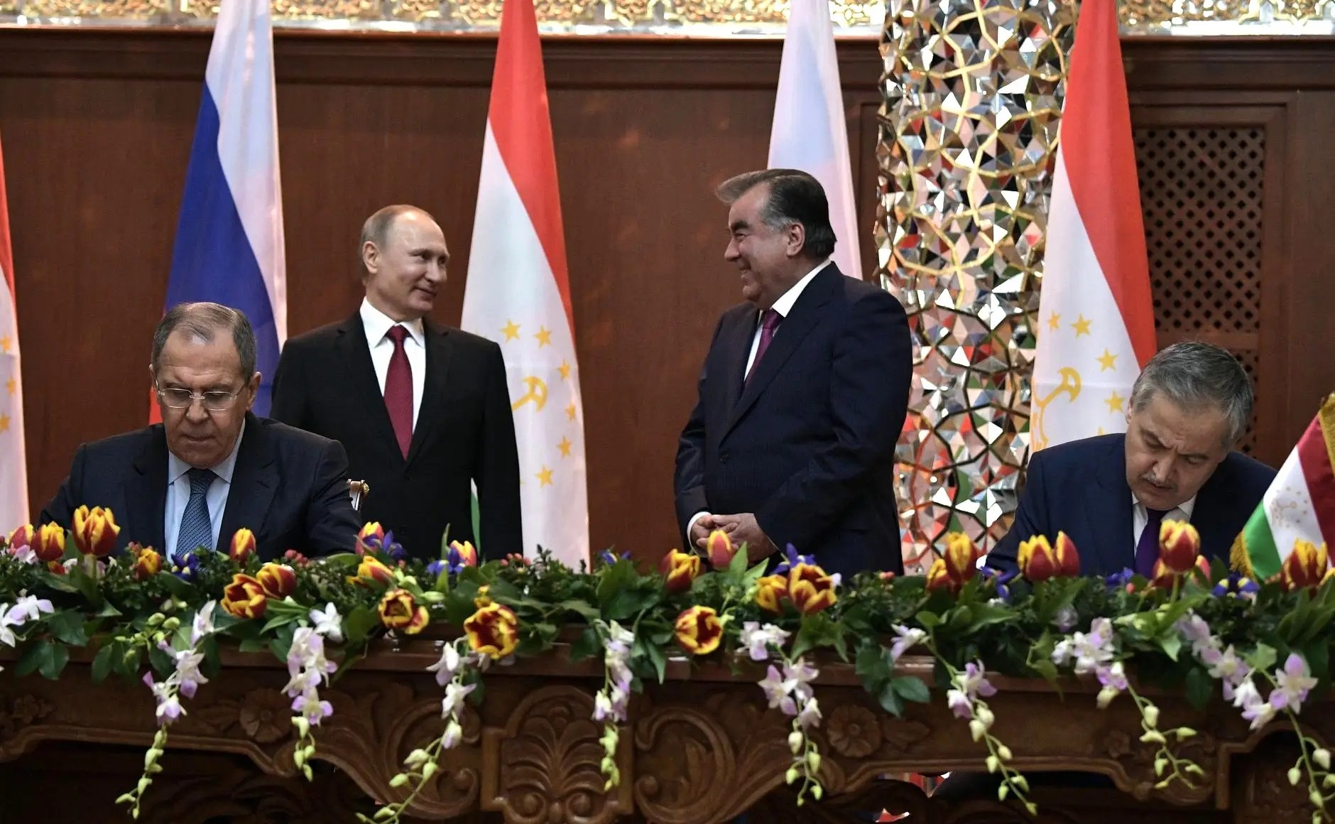 Russian and Tajikistani officials sign bilateral agreements during high-level talks in Dushanbe