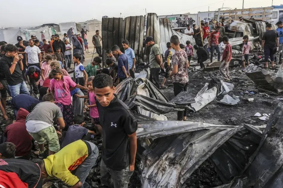 Gaza civilians amid rubble following Israeli bombing