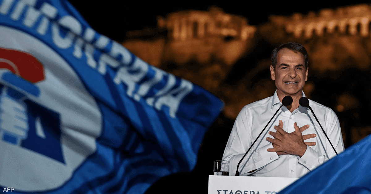 The ruling party in Greece wins the elections, but without a majority