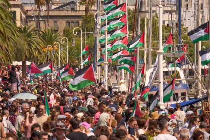 Aid flotilla defies Israel blockade on Gaza Aid flotilla defies Israel blockade to deliver support to Gaza civilians