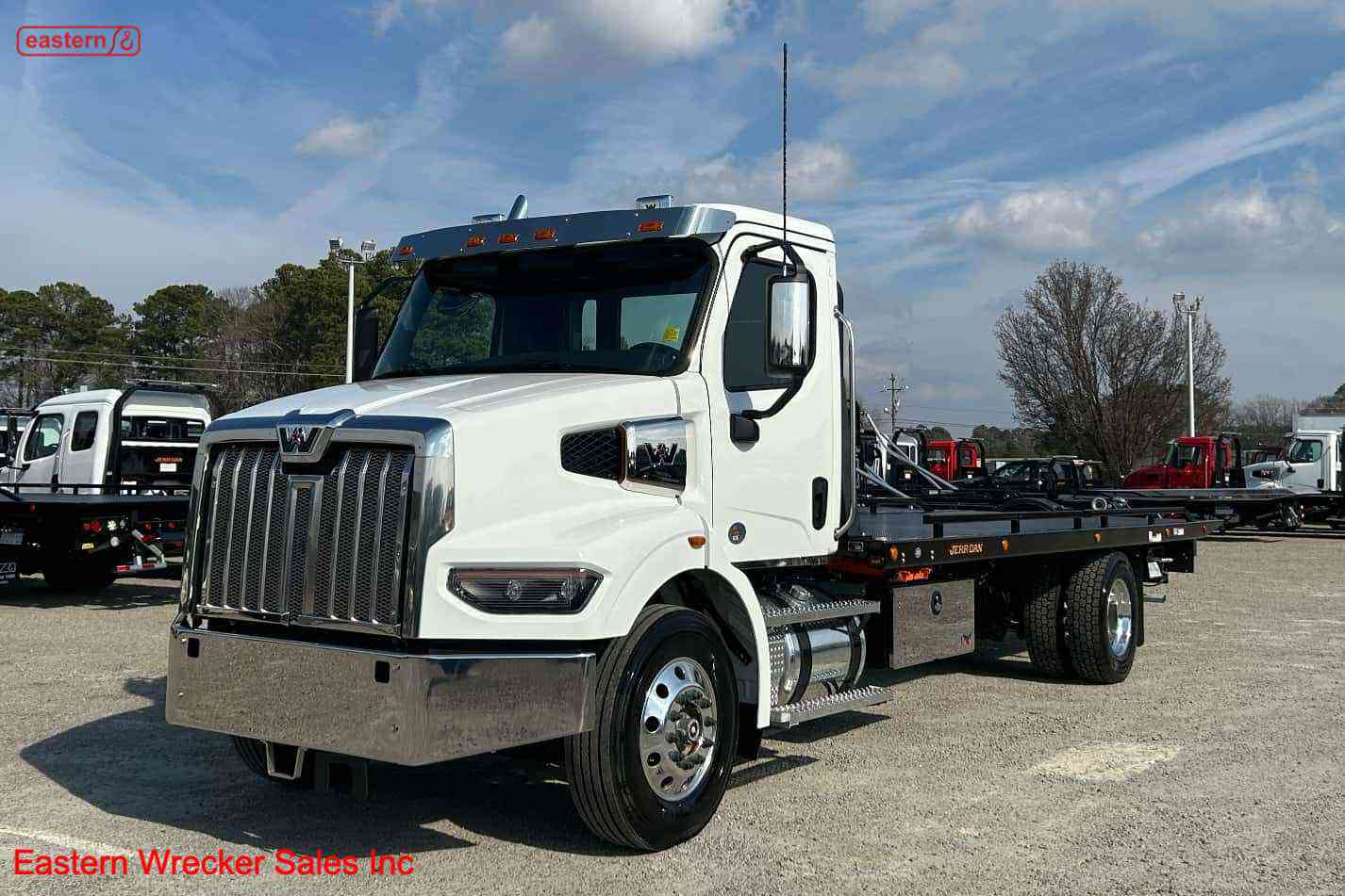 トンキンレプリカ　ケンワース＋リーファートレーラー 2023 Peterbilt 337 with 22ft Jerr-Dan Steel Carrier - SOLD! - SOLD