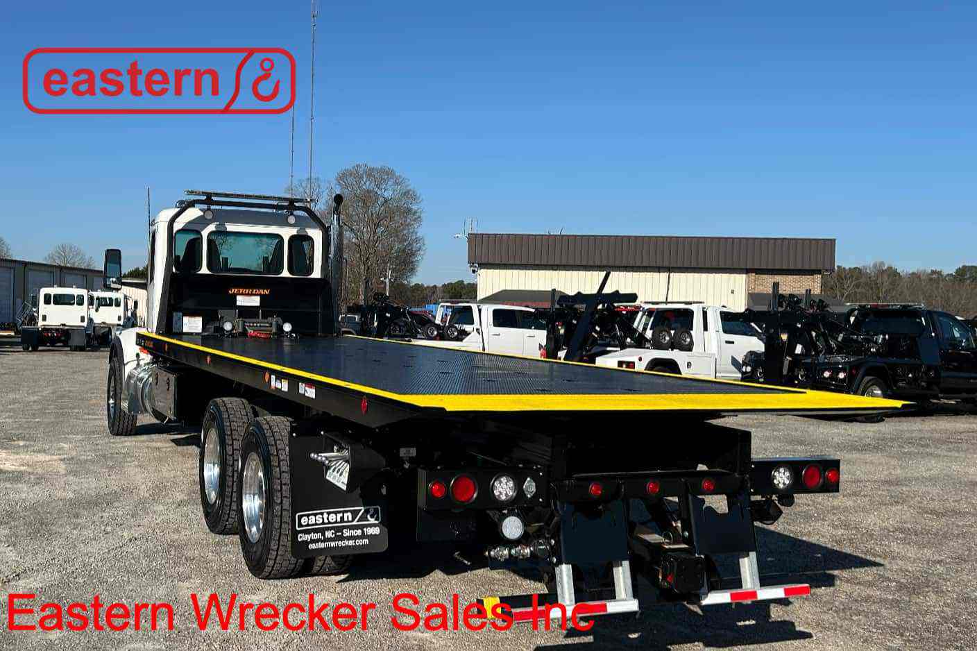 2025 Peterbilt 567 Tandem 28ft Jerr-Dan 15-ton Industrial Carrier