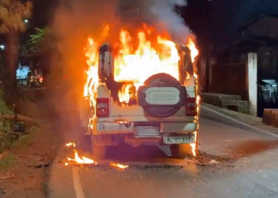 Meghalaya: Khasi students' rally turns violent, vehicles vandalised