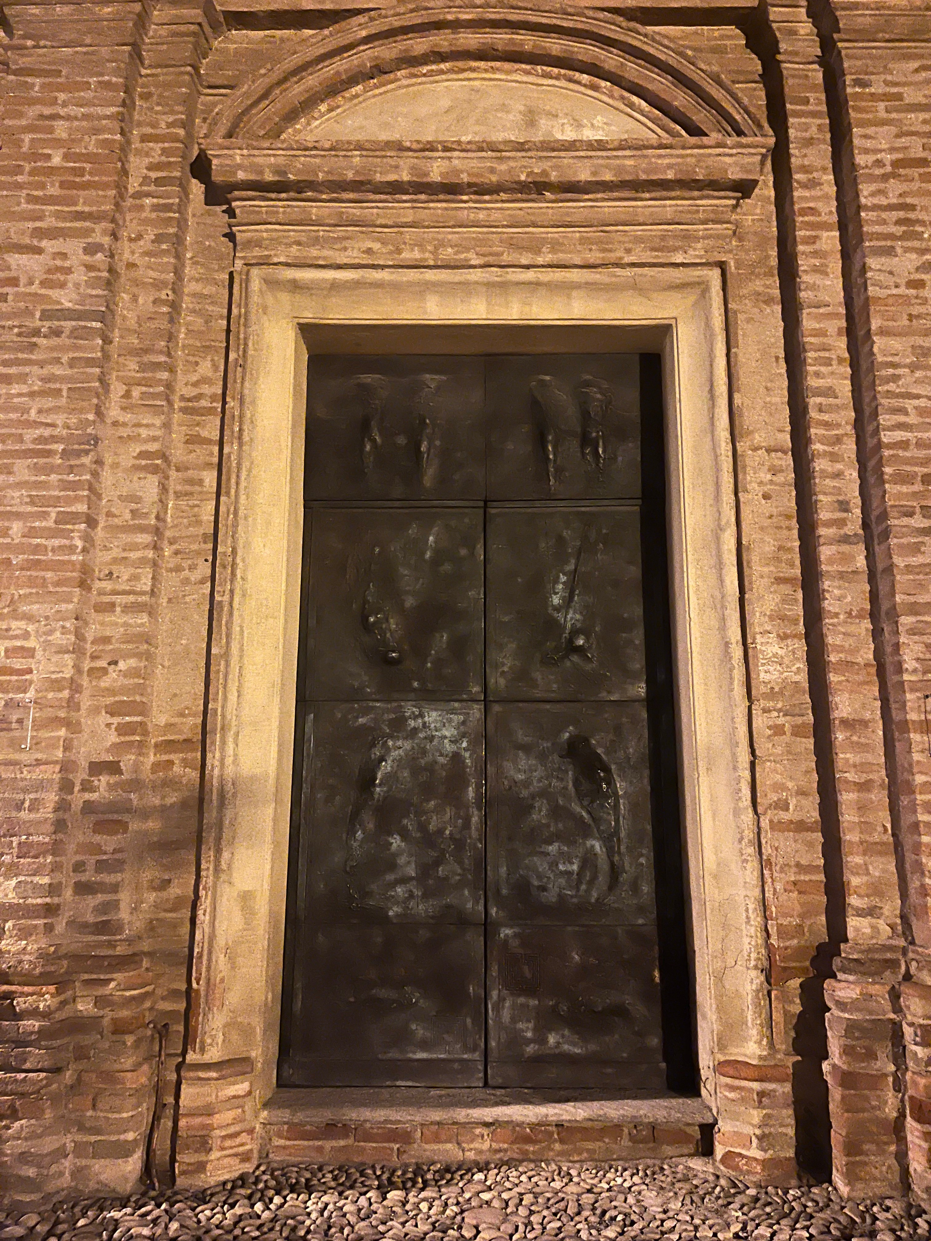 Scary door - Eavesdroppin'